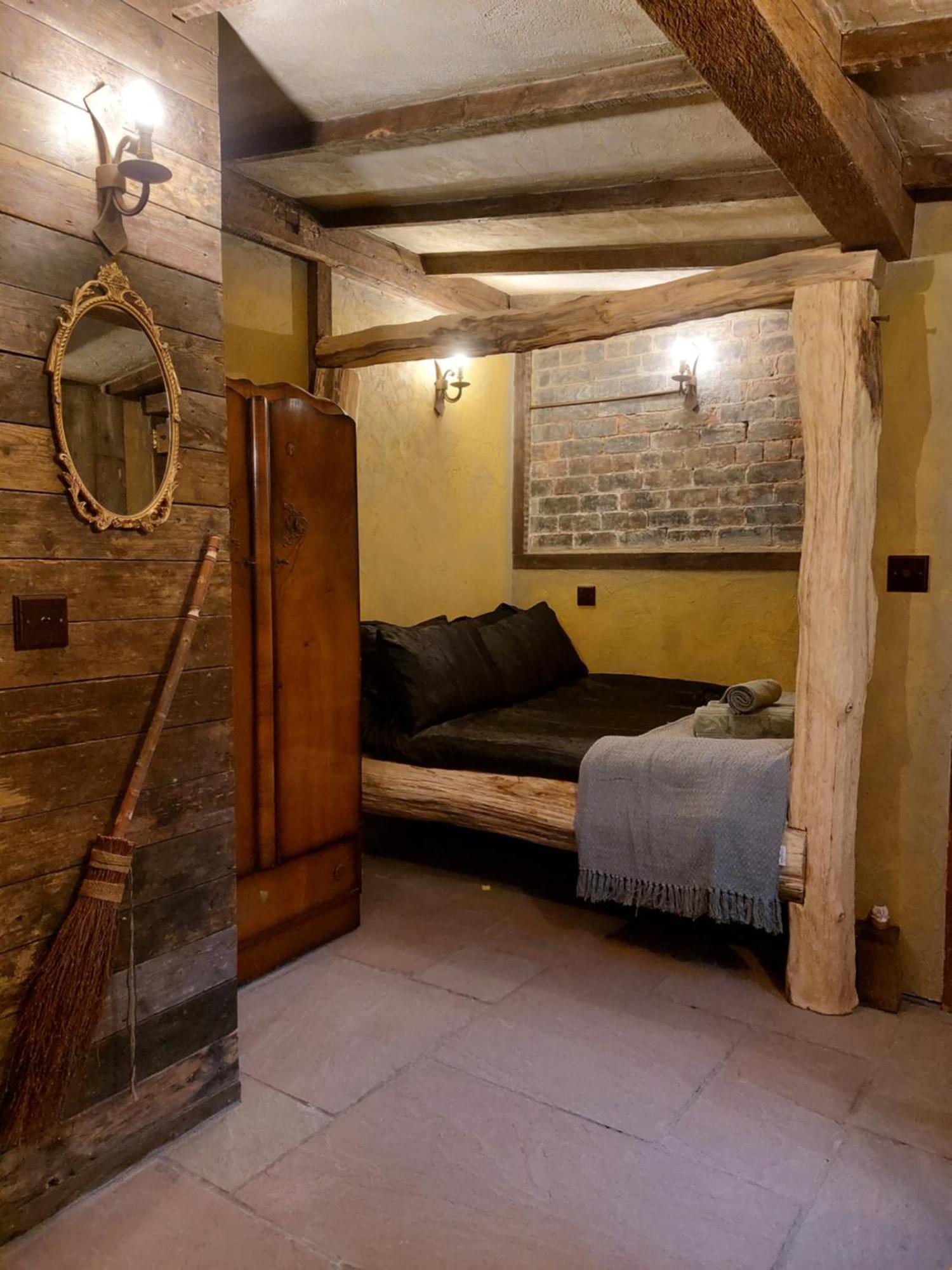 Hotel A Little Bit Of Magic - Witchcraft à York Extérieur photo